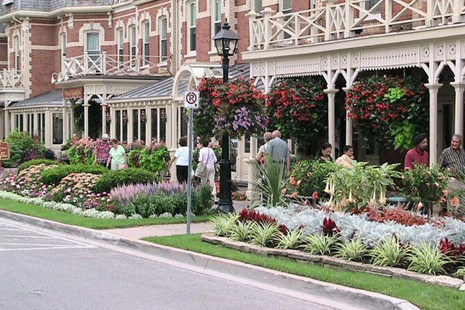 Fall for Niagara Tour - What about food and restrooms during a 9-hour day