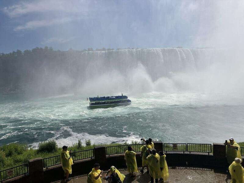 From Niagara Falls Canada Tour Boat, Lunch, Journey, Skylon - What makes the guide and small group size matter