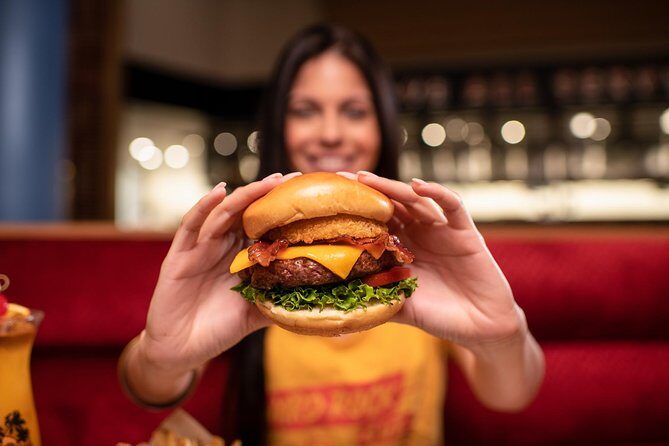 Hard Rock Cafe Niagara Falls New York - Service and Atmosphere: What I’d Watch for