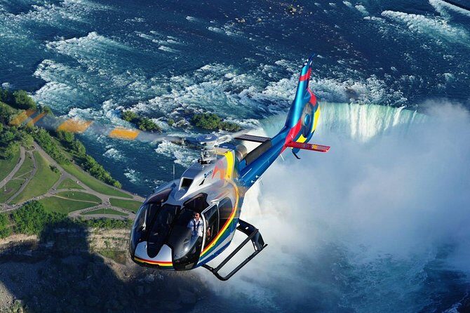 Luxury Niagara Falls Day Trip from Toronto with Cruise and Lunch - Lunch with a view: nice if you choose the upgrade