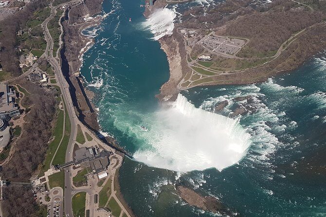 Mississauga: Niagara Falls Day Tour with Boat Cruise - Cruise options: boat season vs winter Skylon Tower
