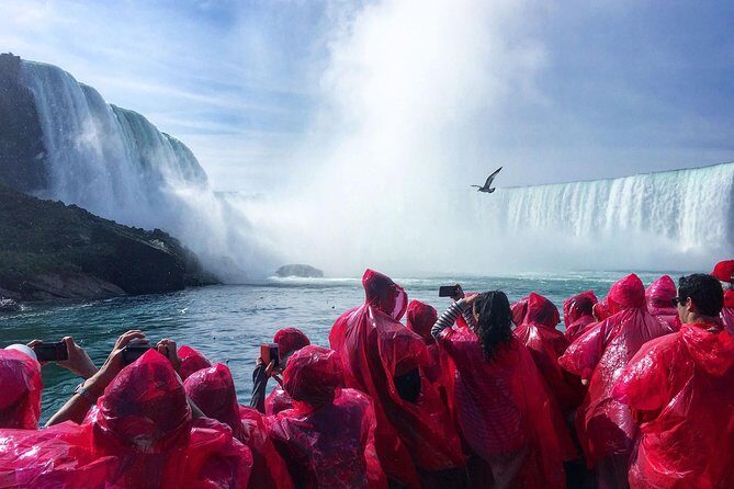 Mississauga: Niagara Falls Day Tour with Boat Cruise - What’s included beyond the big sights