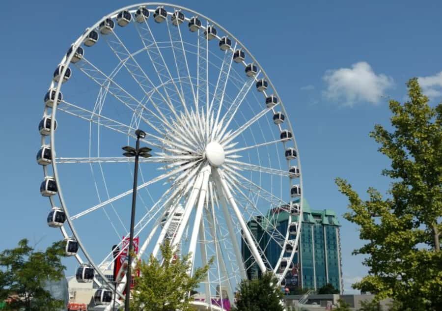 Niagara Adventure Theater & SkyWheel Combo - Niagara SkyWheel ride: 175 feet of enclosed, photo-friendly views