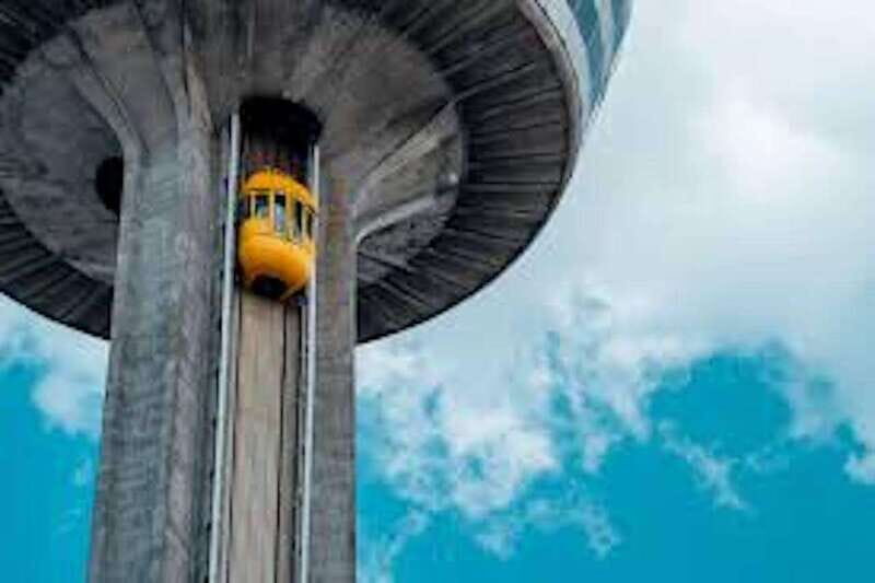 Niagara Falls: Boat, Journey Behind the Falls, & Tower Tour - The guide: what the narration adds (and how language works)
