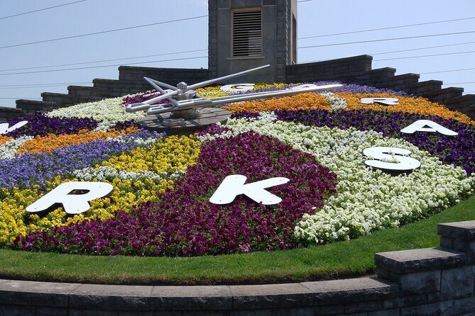 Niagara Falls Canada: Helicopter + Boat + Lunch & more US Pick-up - Maple Leaf Place lunch and tastings: a real Canadian pause
