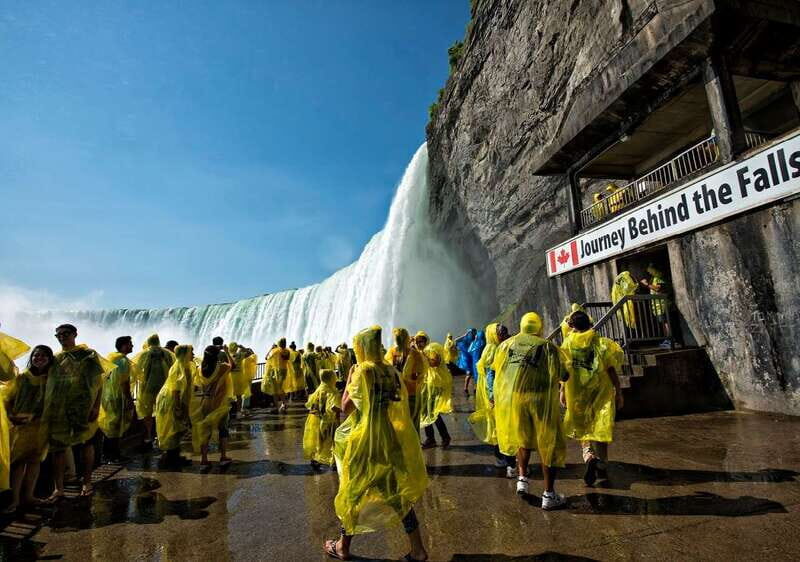 Niagara Falls, Canada: Sightseeing Tour with Boat Ride - Stop 2 to Stop 3: your guided hour to get oriented