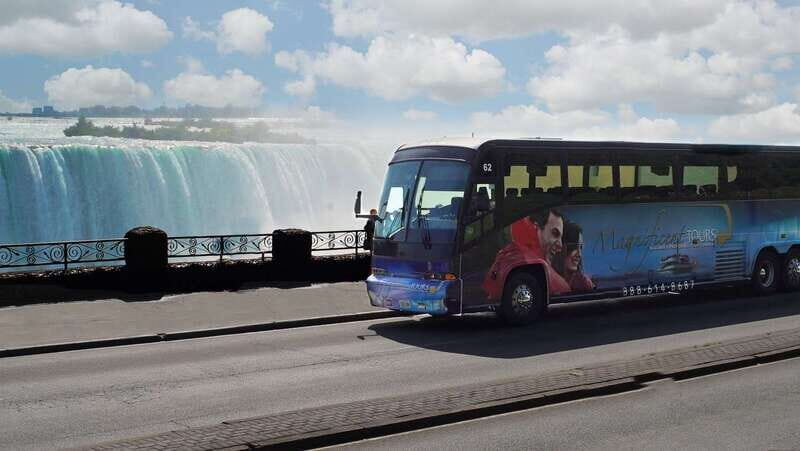 Niagara Falls, Canada: Sightseeing Tour with Boat Ride - The photo stop / Hop-on Hop-off style break (your chance to control your own angles)