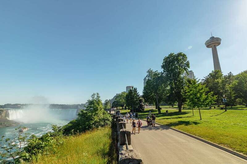 Niagara Falls, Canada: Skylon Tower Observation Deck Ticket - The Yellow-Bug Ride Up: 52 Seconds That Set the Mood