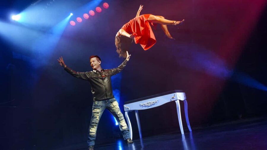 Niagara Falls, Canada: Wild Magic Show Ticket - Wild Magic at Greg Frewin Theatre: A 90-Minute Night Near Clifton Hill
