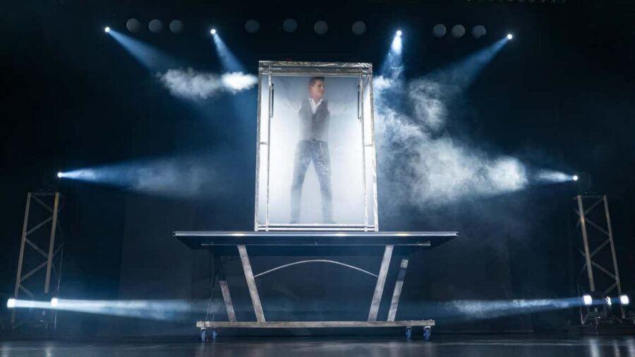 Niagara Falls, Canada: Wild Magic Show Ticket - Concessions, Bar, and the Magic Shop: Fill the Gaps Without Breaking the Show