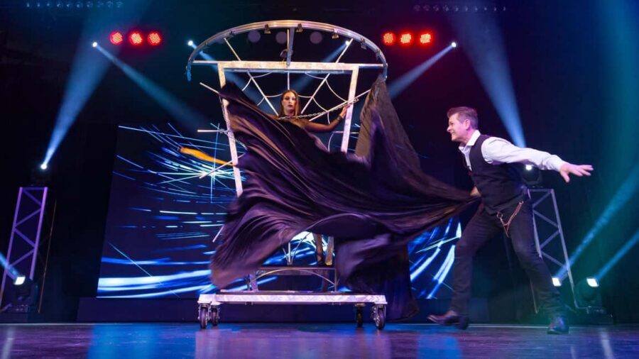 Niagara Falls, Canada: Wild Magic Show Ticket - Optional Buffet Dinner: Worth It for a Full Night Out