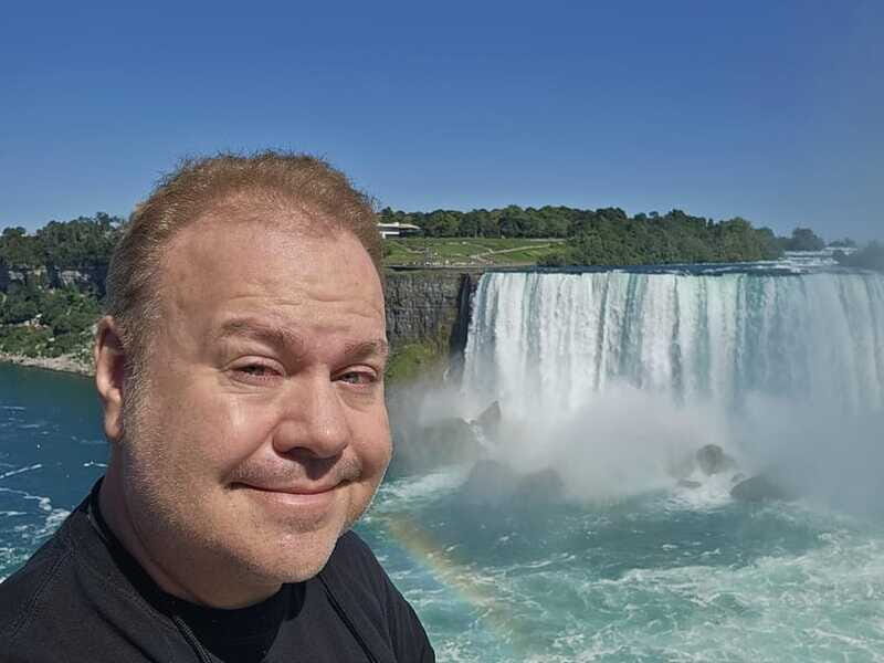 Niagara Falls: Canada with a Portuguese-speaking guide - Niagara-on-the-Lake: guided historic town time that feels like a palate cleanser