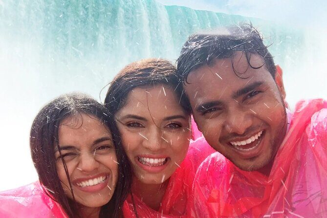 Niagara Falls Day Tour from Toronto with Boat Cruise and Lunch - Niagara-on-the-Lake for one hour: charm with a time limit