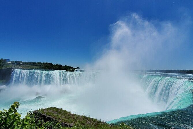 Niagara Falls Day Tour Includes Boat Cruise, Winery Stop & Lunch - Niagara-on-the-Lake: one hour to feel the town’s charm