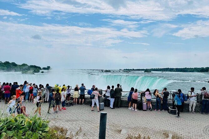 Niagara Falls Day Tour Includes Boat Cruise, Winery Stop & Lunch - The drive with live guide commentary: how the bus time adds value