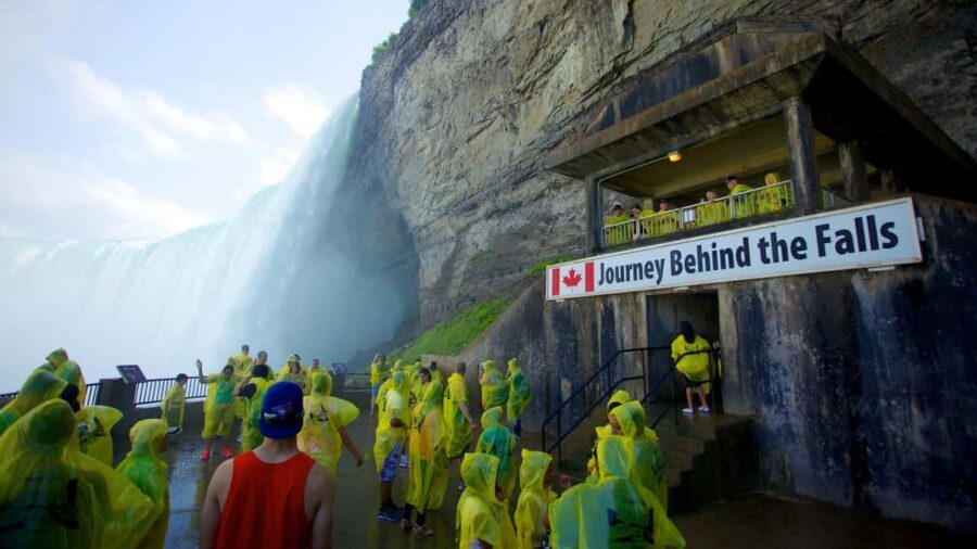 Niagara Falls Day Tour with Boat Ride & Journey Behind Falls - Canadian-side Niagara Falls free time: how to use your 3 hours wisely