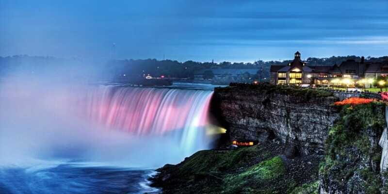 Niagara Falls: Guided Night Tour w/ Dinner & Hotel Transfer - Guides, group size, and service quality: what to watch for