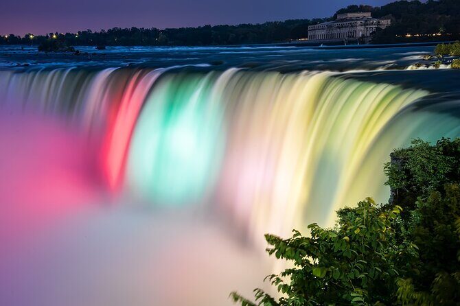 Niagara Falls Night Illumination Tour: Holiday Edition - Who should book this Holiday Edition (and who should skip)