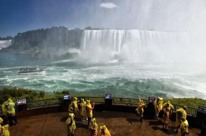 Niagara Falls VIP Private Tour Minimum 2 Guests - Fort George drive-through and Niagara-on-the-Lake: heritage plus a long stroll