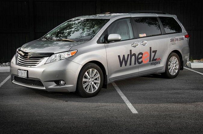 Private ROUNDTRIP Transfer Buffalo Airport (BUF)-Niagara Falls - Inside the Ride: Comfort, Water, and a Driver Who Can Read the Day