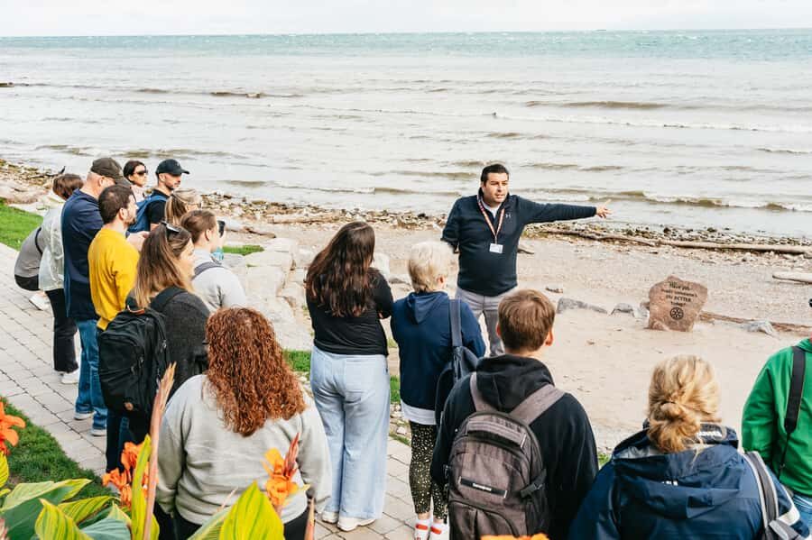 Toronto: Falls Day Tour with Boat Cruise & Niagara-the-Lake - Key highlights that make this Niagara day trip tick