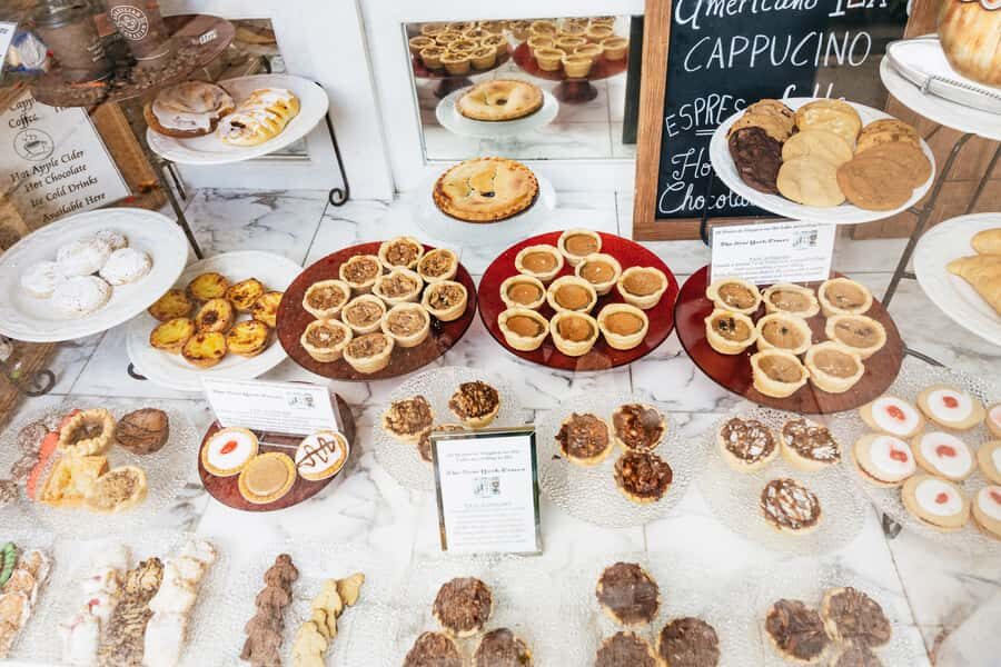 Toronto: Falls Day Tour with Boat Cruise & Niagara-the-Lake - Food and breaks: what you can do about lunch