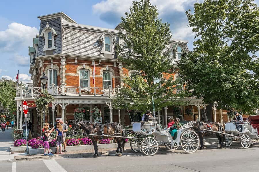 Toronto: Falls Day Tour with Boat Cruise & Niagara-the-Lake - Scenic photo stops before Niagara: where the day earns its photos