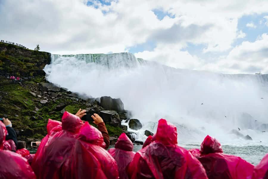 Toronto: Falls Day Tour with Boat Cruise & Niagara-the-Lake - Niagara-on-the-Lake: charming time, with a built-in limit