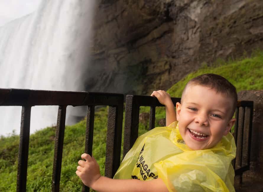 Toronto: Niagara Falls Bus Tour with Maple Tasting and NOTL - Maple Syrup Tasting: A Canadian Stop Worth the Time