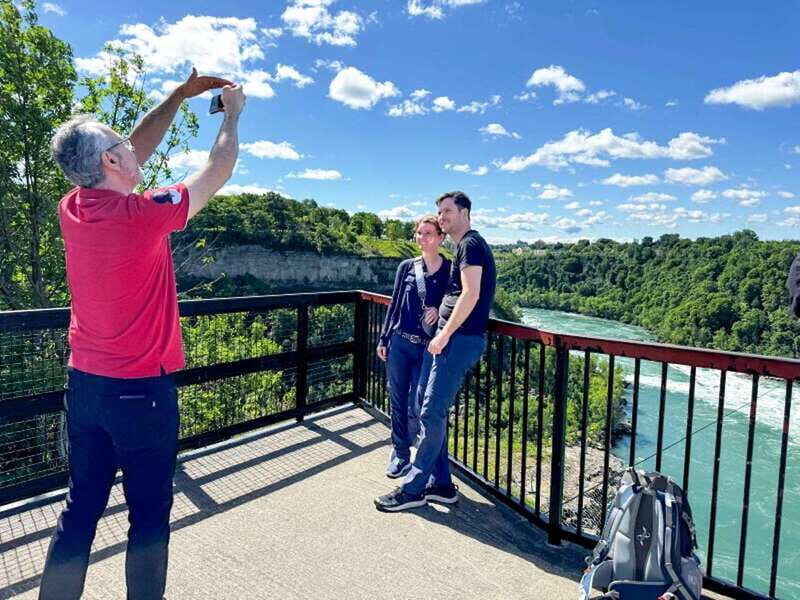 Toronto: Niagara Falls Day Tour with Optional Boat Cruise - Key things that make this tour work