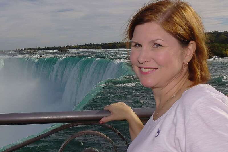 Toronto: Splendours of Niagara Falls Small Group Tour w/Boat - The Guided Photo-Stop Route (Floral Clock to Table Rock)