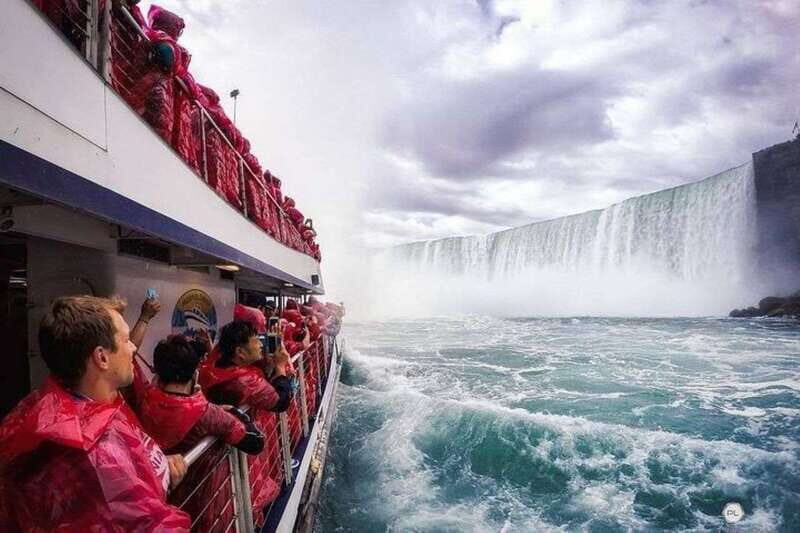 Toronto to Niagara Falls: Boat Ride & Behind the falls Tour - Beer, dessert, and a market stop: the Canadian-side break