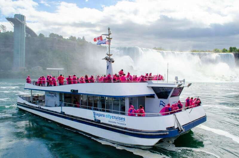 Toronto to Niagara Falls: Boat Ride & Behind the falls Tour - First views at Niagara: Table Rock and the best photo rhythm